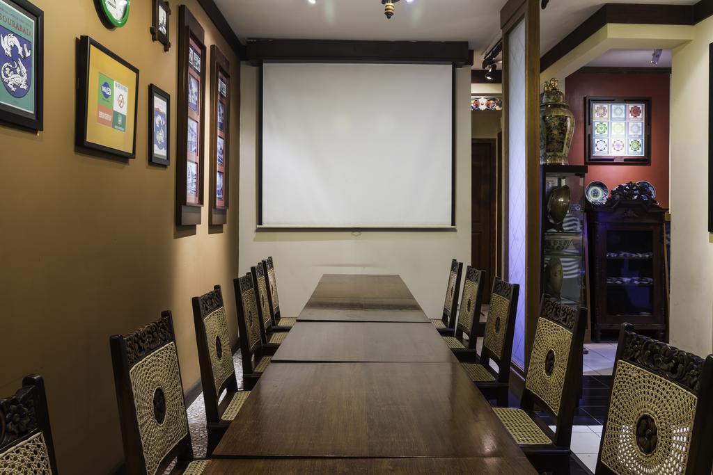 Dhanesvara Holistic Unique Homestay Wonocolo Luaran gambar