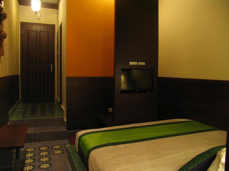 Dhanesvara Holistic Unique Homestay Wonocolo Luaran gambar