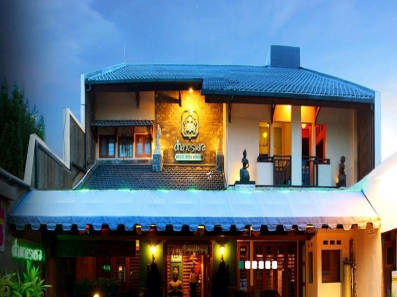Dhanesvara Holistic Unique Homestay Wonocolo Luaran gambar