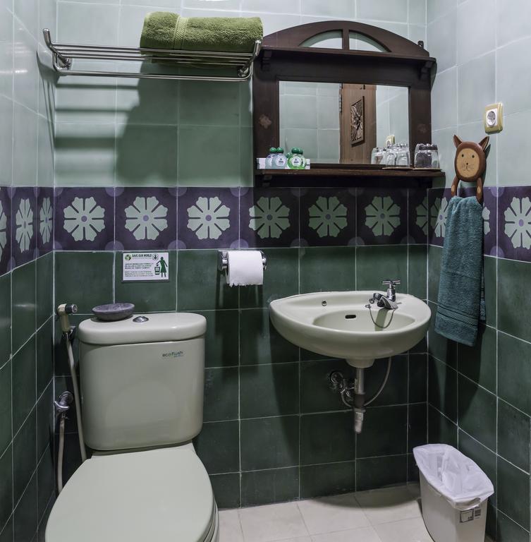 Dhanesvara Holistic Unique Homestay Wonocolo Luaran gambar