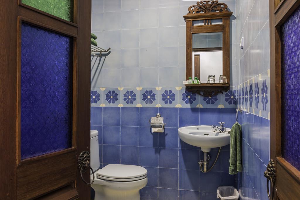 Dhanesvara Holistic Unique Homestay Wonocolo Luaran gambar