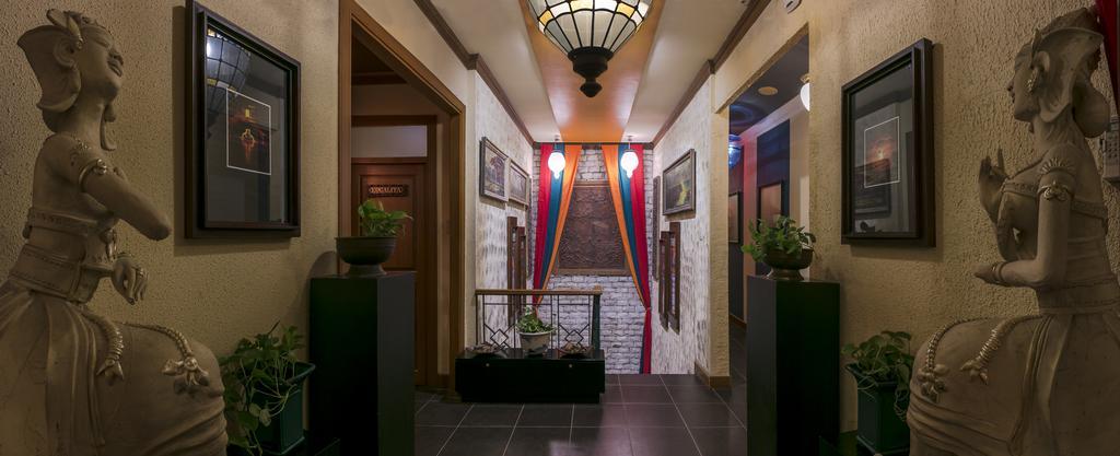 Dhanesvara Holistic Unique Homestay Wonocolo Luaran gambar
