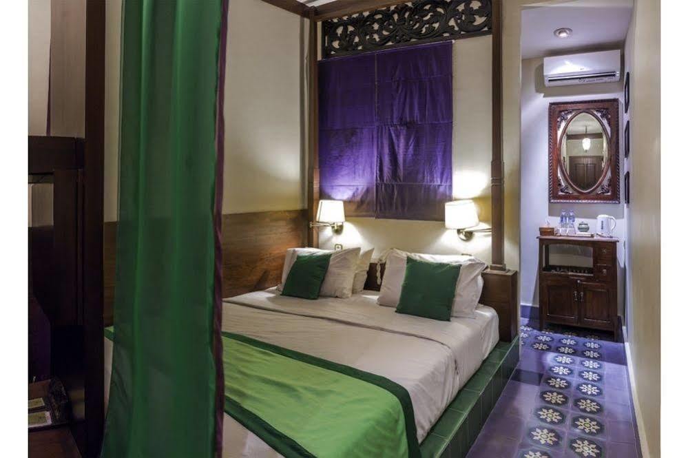 Dhanesvara Holistic Unique Homestay Wonocolo Luaran gambar
