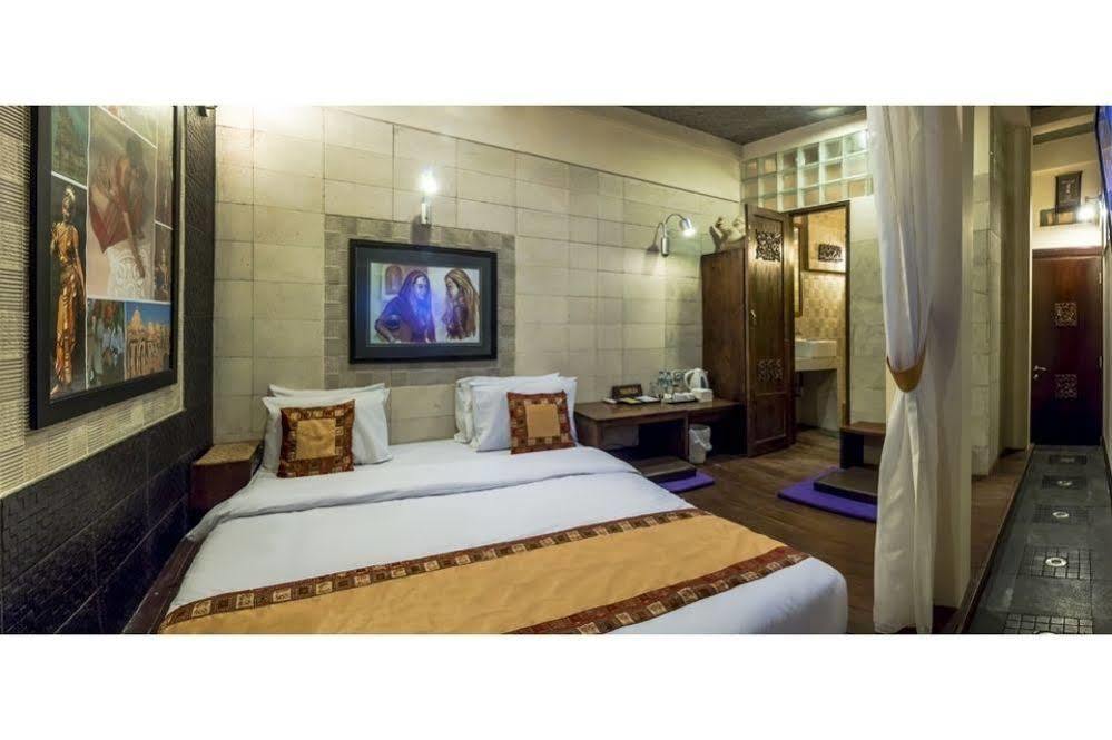 Dhanesvara Holistic Unique Homestay Wonocolo Luaran gambar