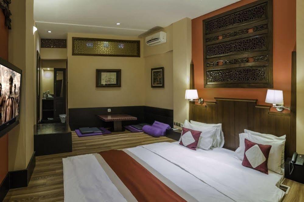 Dhanesvara Holistic Unique Homestay Wonocolo Luaran gambar