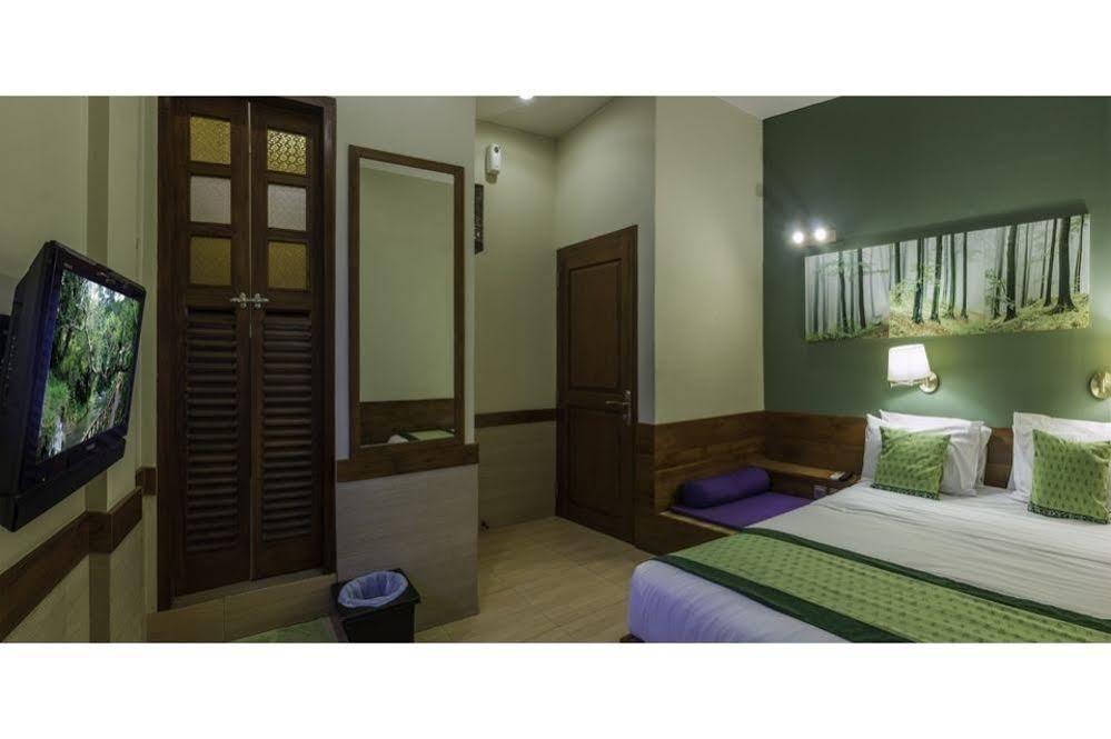 Dhanesvara Holistic Unique Homestay Wonocolo Luaran gambar