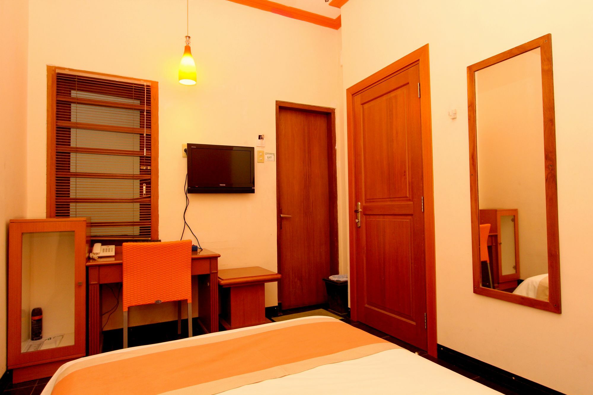 Dhanesvara Holistic Unique Homestay Wonocolo Luaran gambar