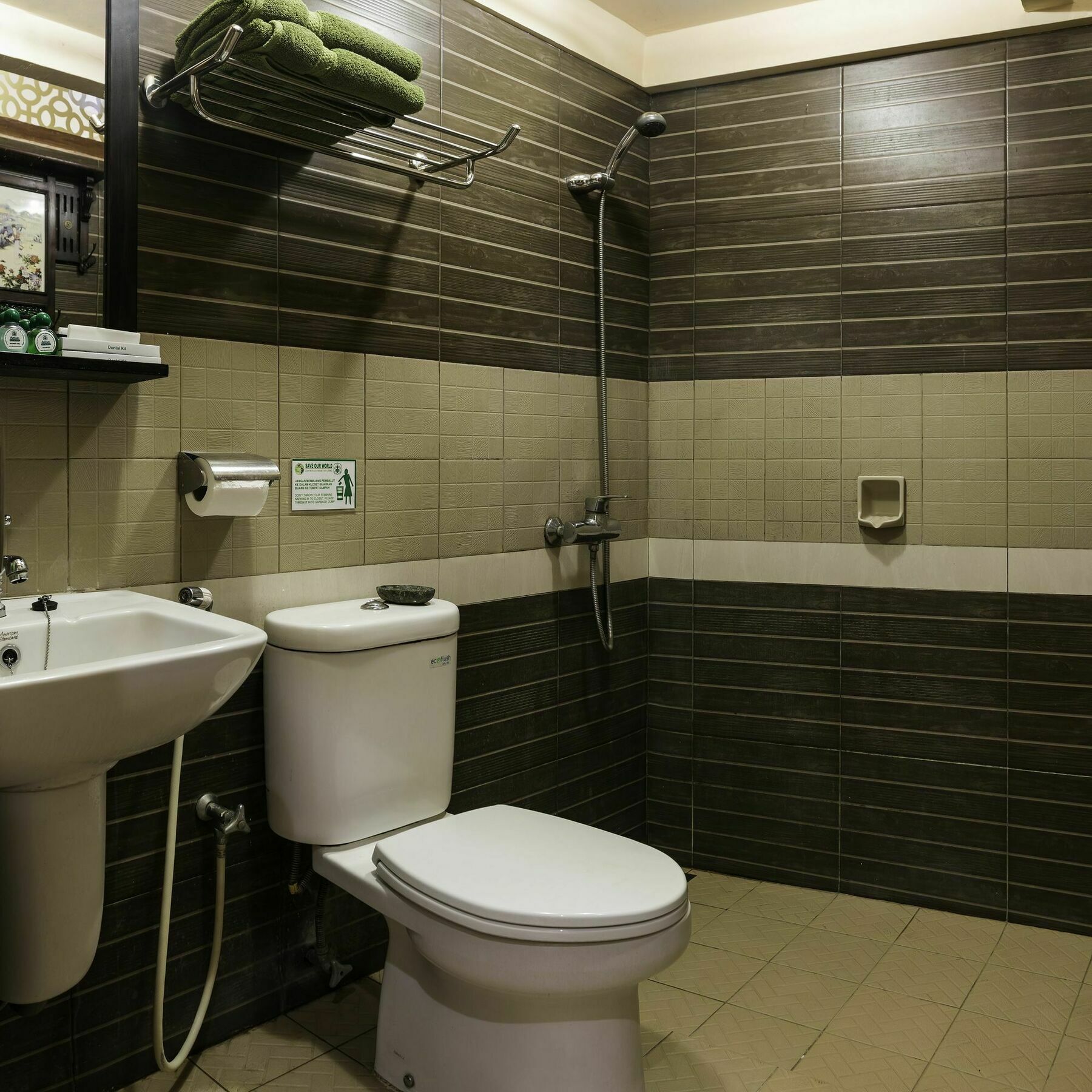 Dhanesvara Holistic Unique Homestay Wonocolo Luaran gambar