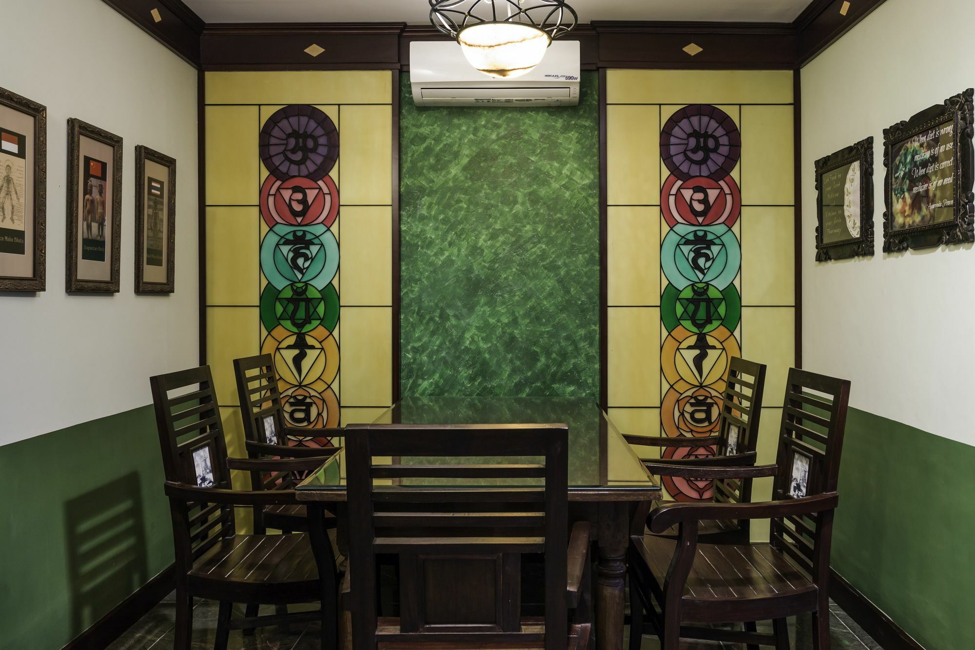 Dhanesvara Holistic Unique Homestay Wonocolo Luaran gambar