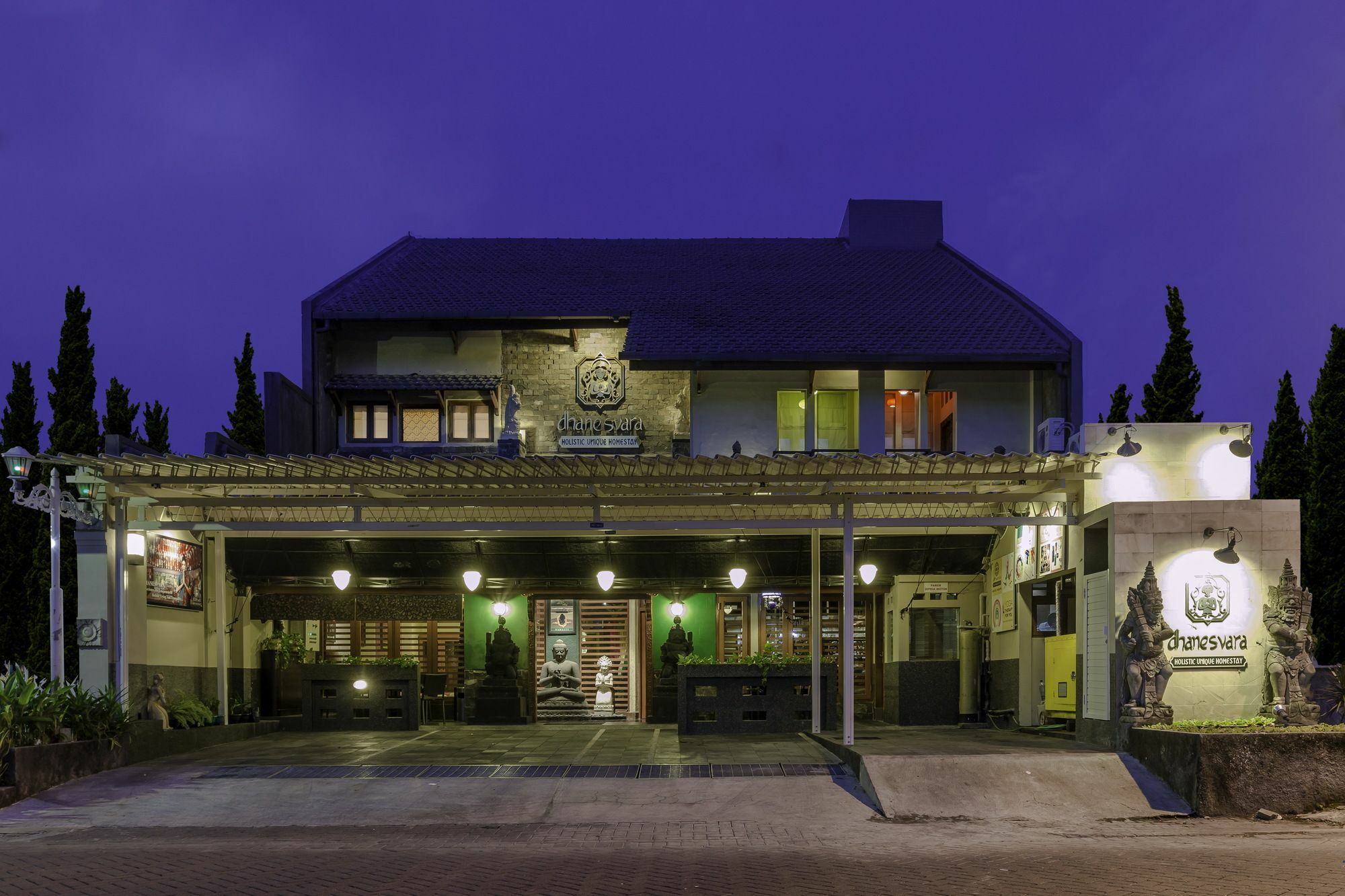 Dhanesvara Holistic Unique Homestay Wonocolo Luaran gambar