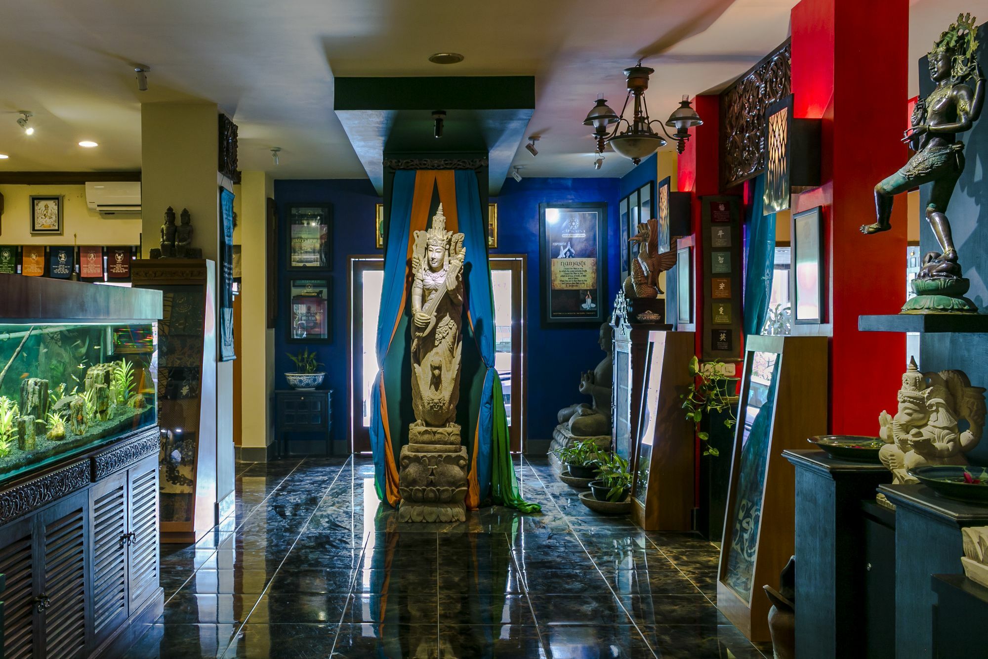Dhanesvara Holistic Unique Homestay Wonocolo Luaran gambar