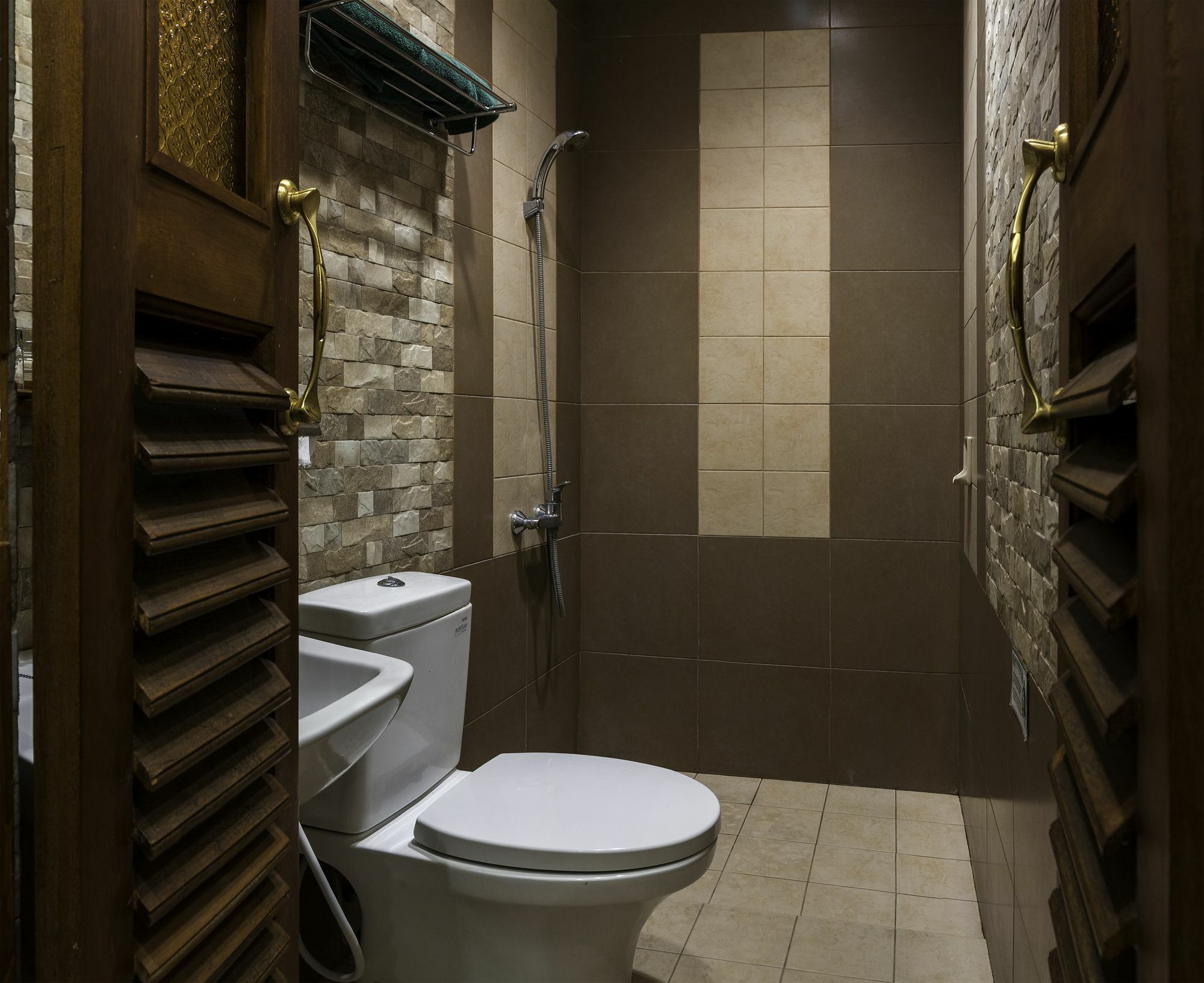 Dhanesvara Holistic Unique Homestay Wonocolo Luaran gambar