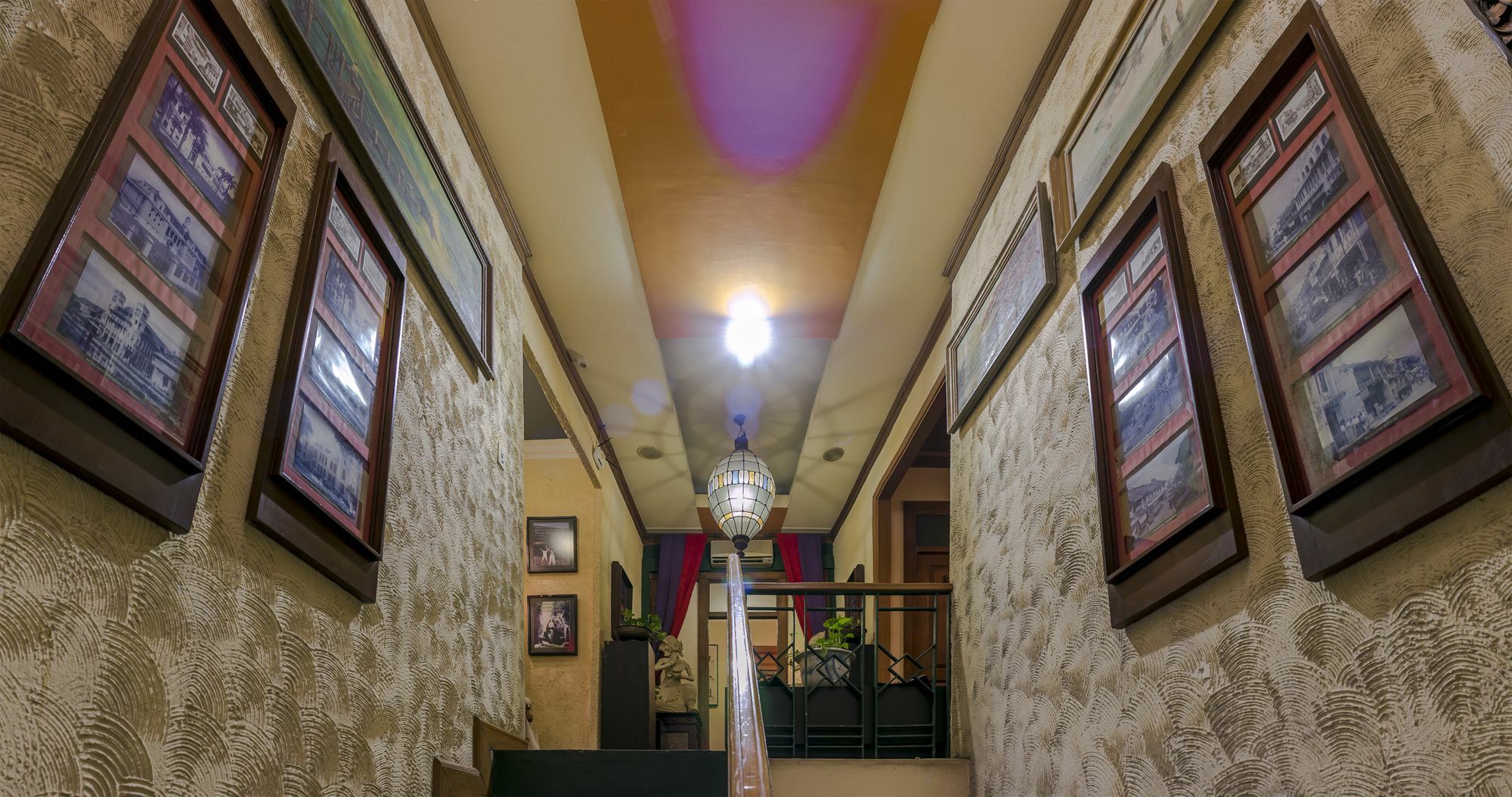 Dhanesvara Holistic Unique Homestay Wonocolo Luaran gambar