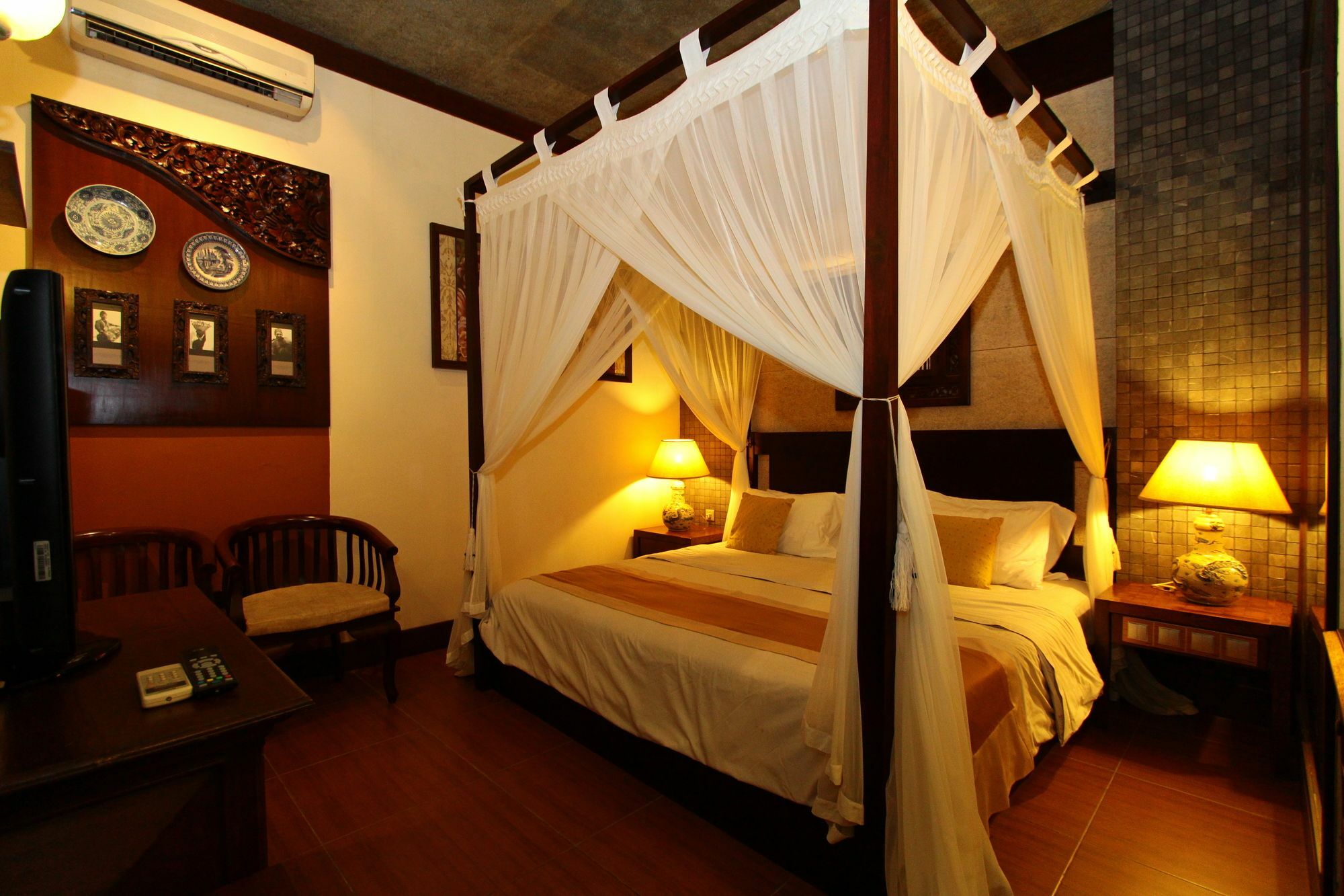 Dhanesvara Holistic Unique Homestay Wonocolo Luaran gambar