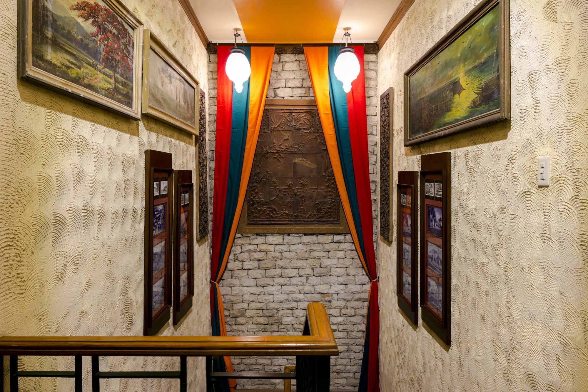 Dhanesvara Holistic Unique Homestay Wonocolo Luaran gambar